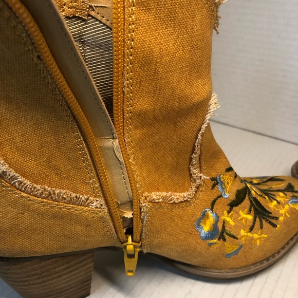 La Strada Western Floral Embroidered Ankle Boots Size 38 - US 7.5 - Picture 10 of 13